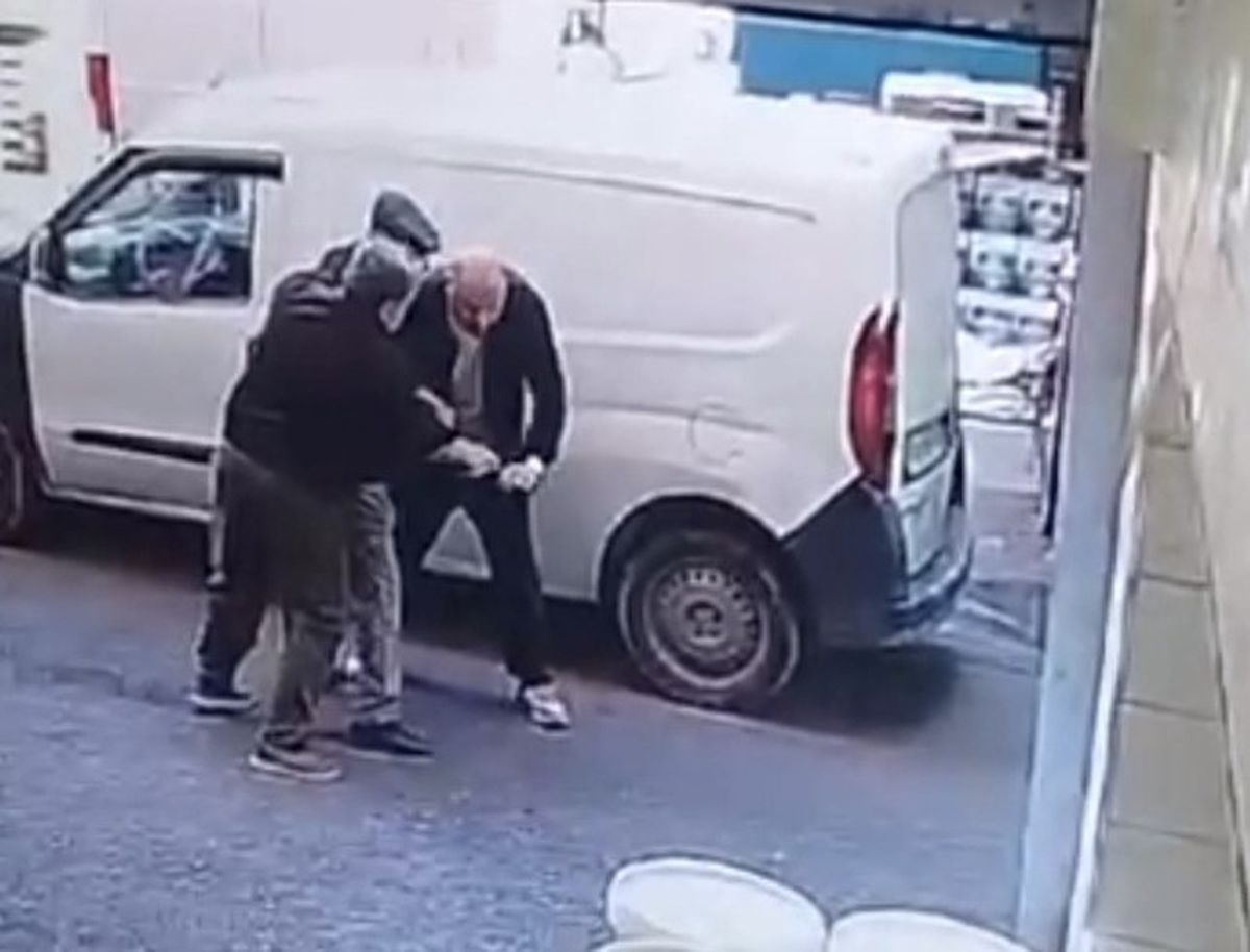 Bayrampaşa\'da eski patronları yeni iş yerini bastı; iş görüşmesine gelen kişi silahla vuruldu