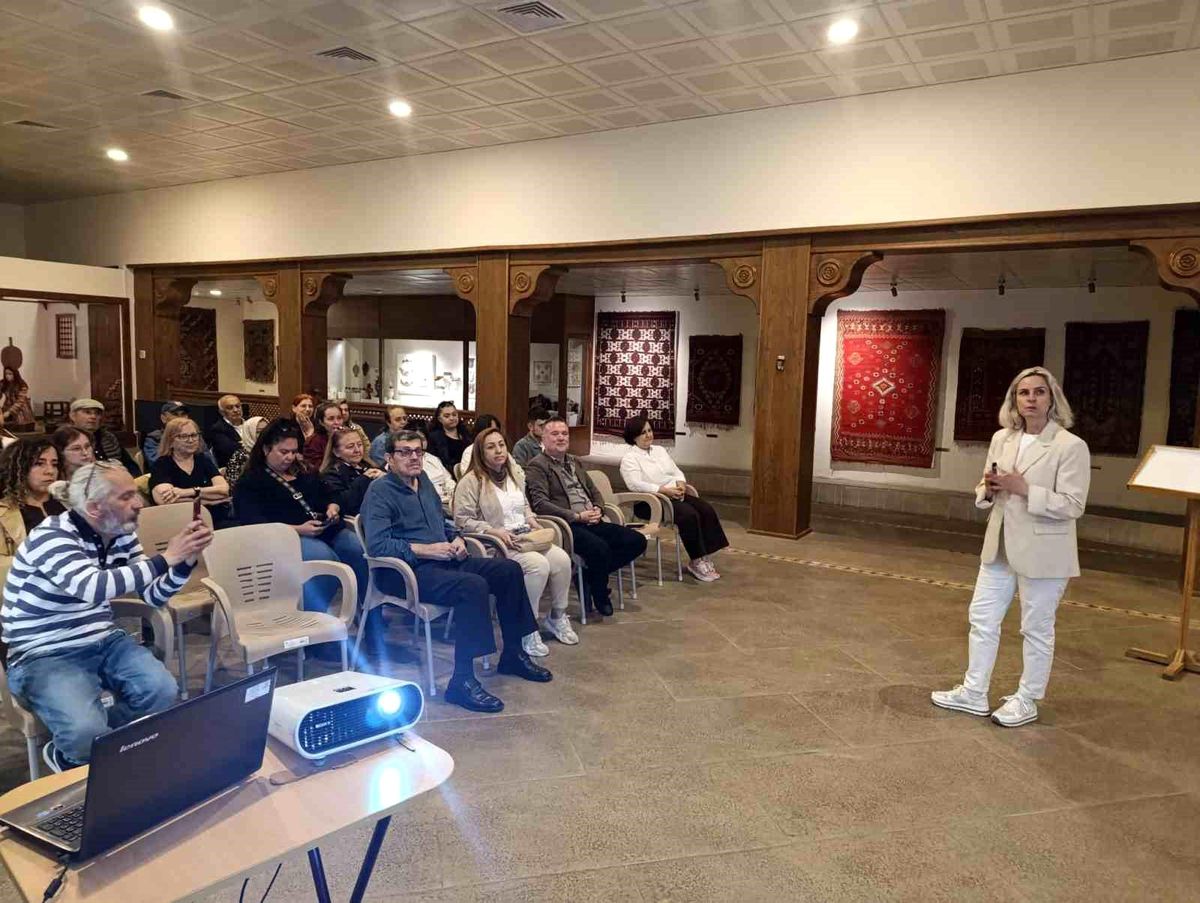 Bergama\'da Mimari Zerafet Buluşması