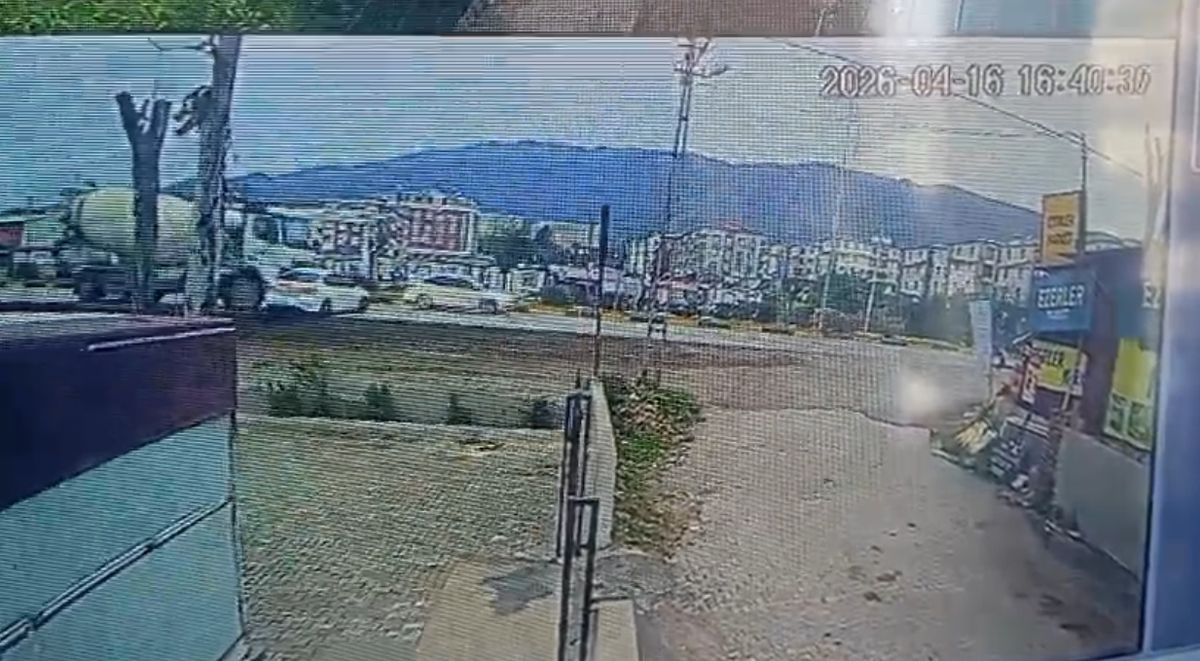 Hatay\'da Kaza: Beton Mikseri Otomobili Sürükledi