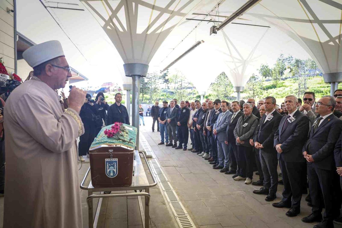 Özgür Özel, Rahmi Yıldırım\'ın Cenazesine Katıldı