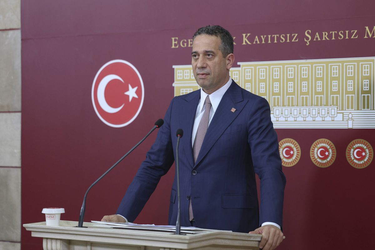 CHP\'den Tatil Görüntülerine Tepki
