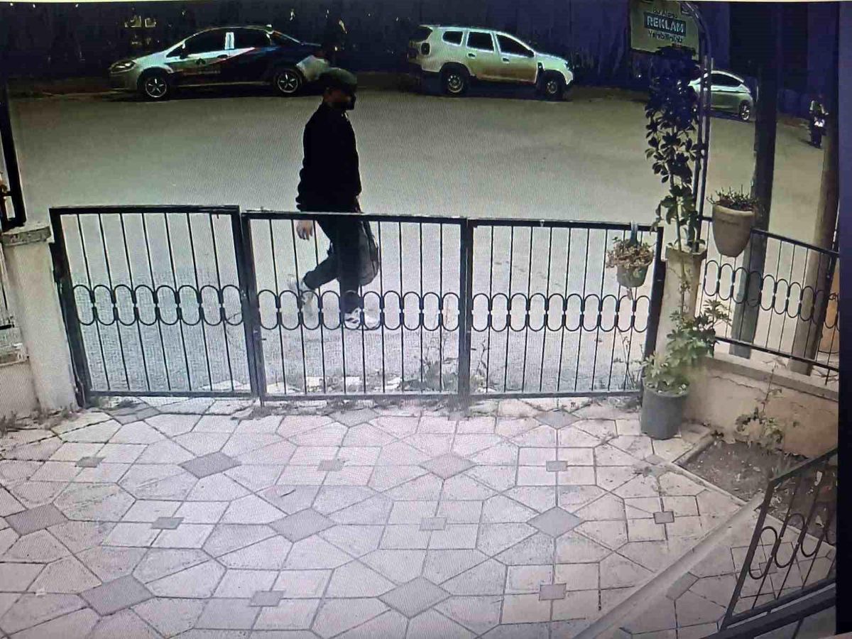 Polis Kılığında Dolandırıcılar Yakalandı
