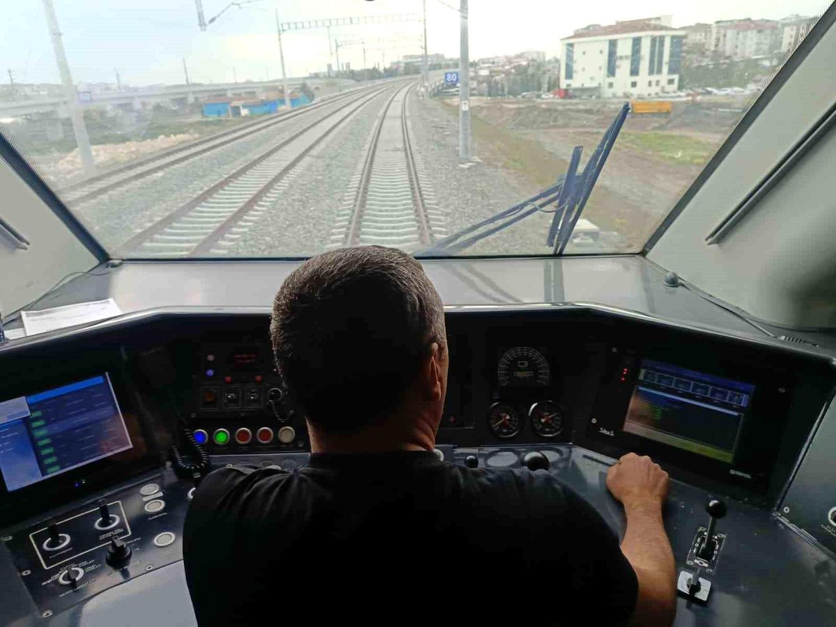 Hızlı Tren Projesi\'nde Test Sürüşleri Başladı