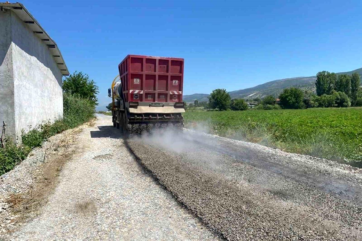 Efeler Belediyesi yol yapım ve onarım çalışmalarını sürdürüyor