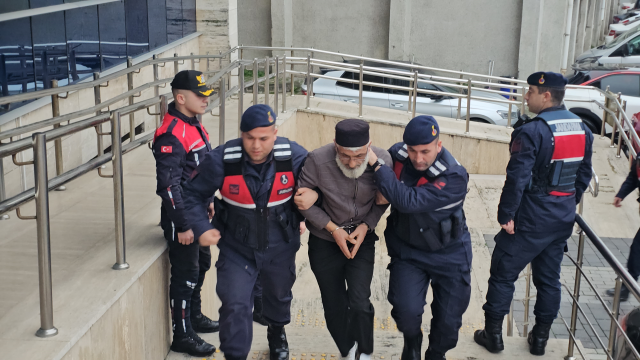 Eşini ve kayınvalidesini öldüren sanıktan hakimi çıldırtan 