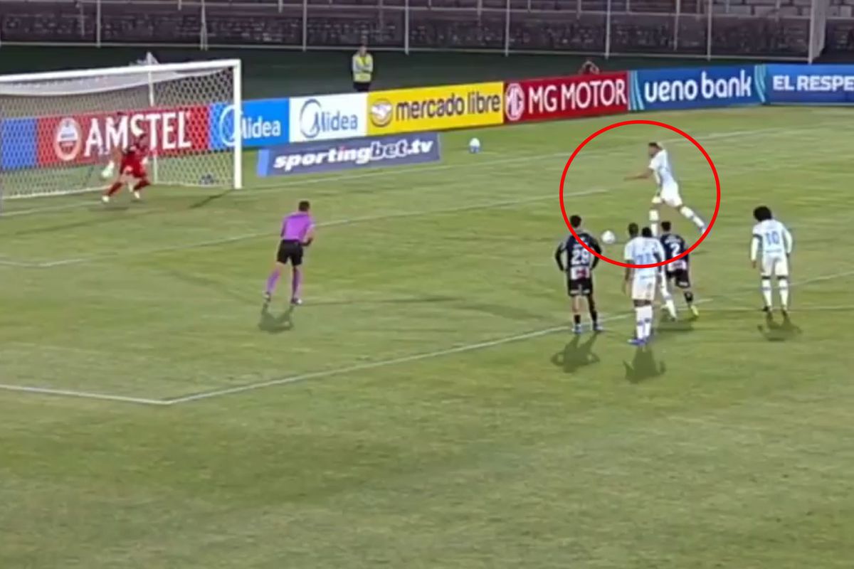 Galatasaray'ın eski yıldızı 6 dakikada 3 penaltı ka&ccedil;ırdı