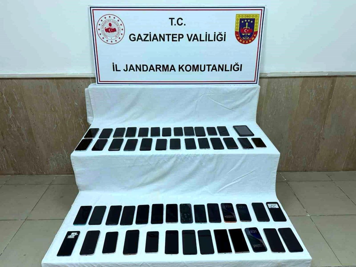 Gaziantep\'te 2 milyon TL değerinde kaçak telefon ele geçirildi: 1 gözaltı