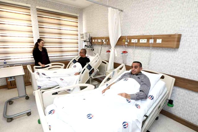 Hasta, doktoruna böbreğini verdi