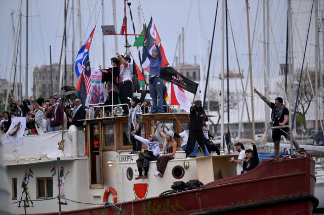 İsrail geri adım attı, Küresel Sumud Filosu'ndaki aktivistleri Yunanistan'a teslim edecek