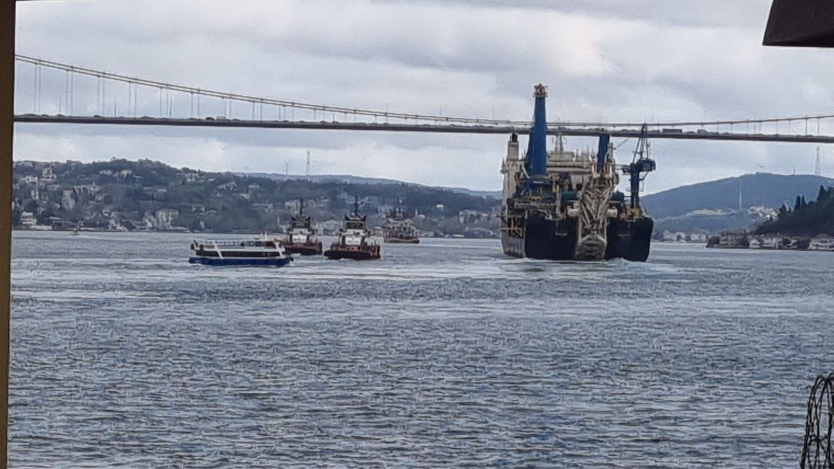 İstanbul Boğazı\'nda gemi trafiği çift yönlü askıya alındı