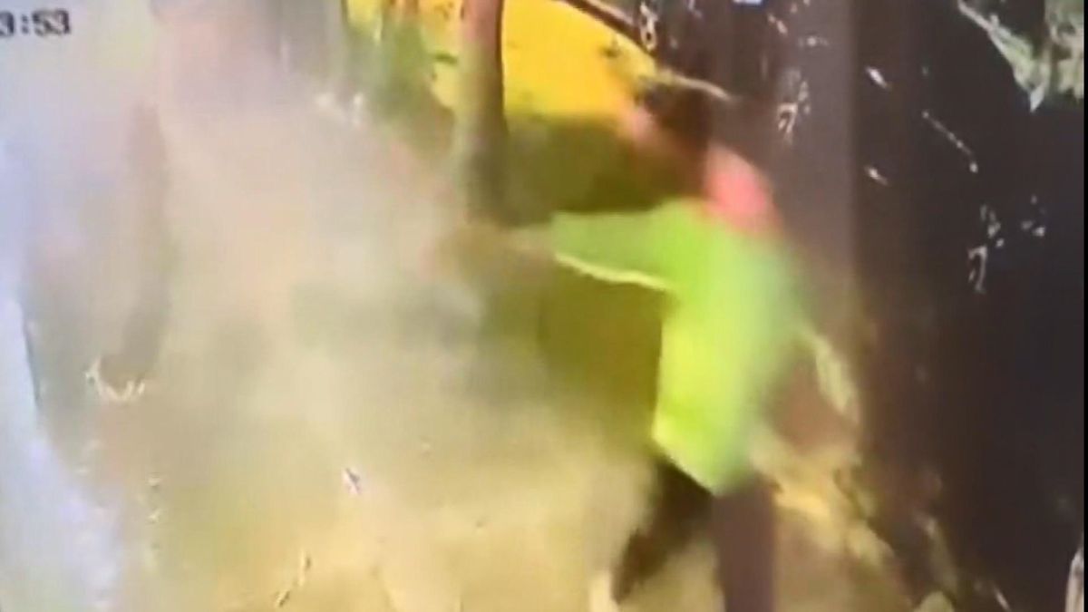 Kadıköy\'de taşkınlık yapan şahıs polis tarafından bacağından vuruldu