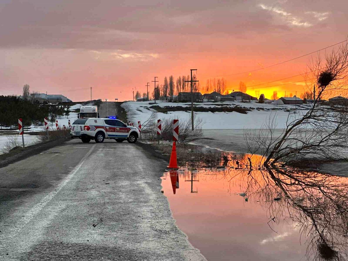 Karayazı\'da Taşkın Alarmı