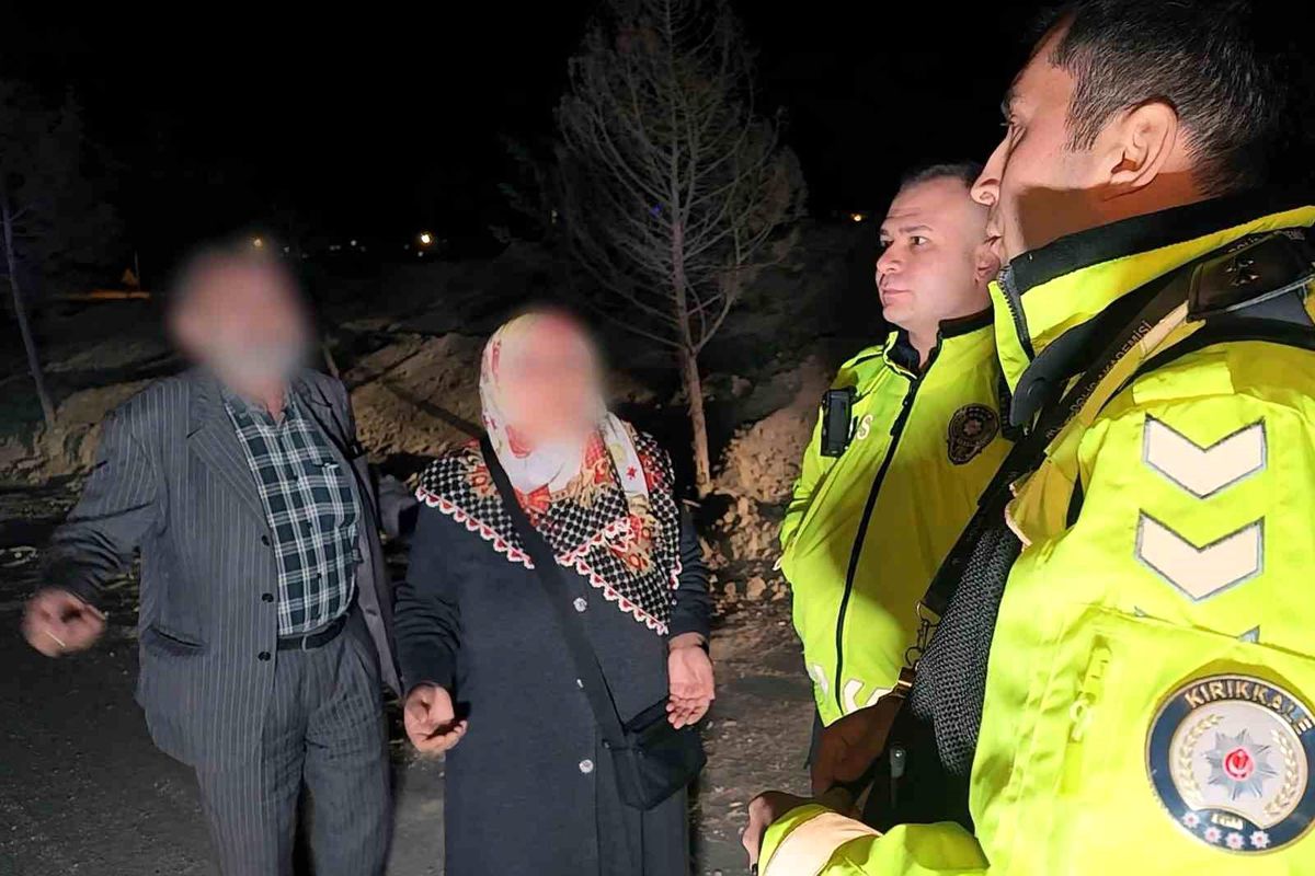 Kırıkkale\'de Kaza: Sürücü Kayboldu, Yaşlı Çift İkna Edilemedi