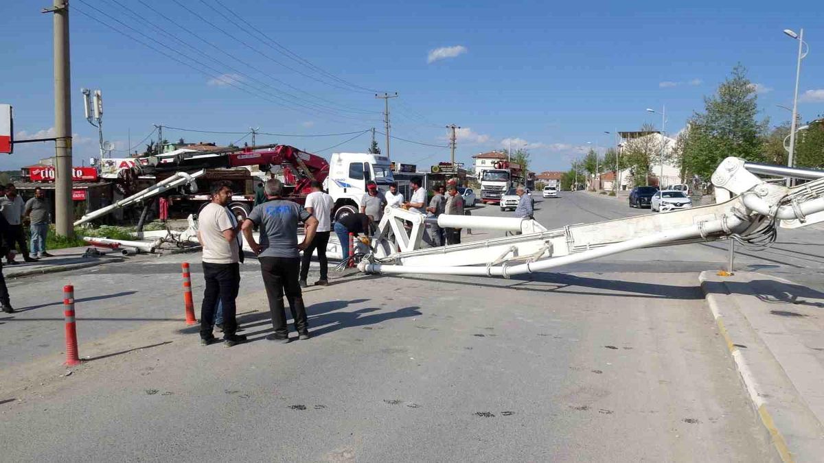 Malatya\'da Beton Pompası Devrildi