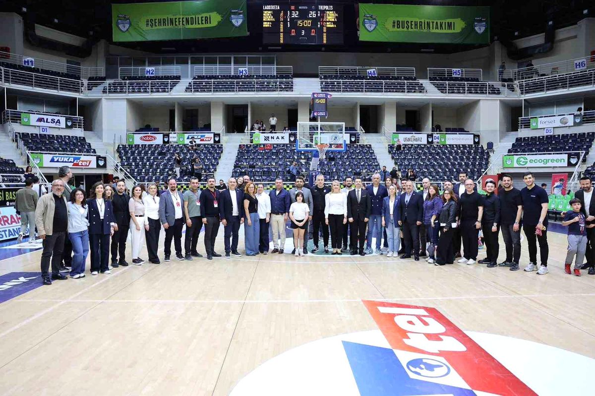 Merkezefendi Basketbol Takımı eğitime destek amacıyla parkeye çıktı