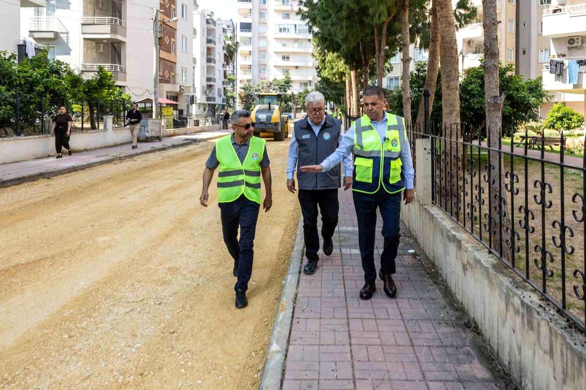 Mezitli\'de yol çalışmaları altyapıyla birlikte yenileniyor