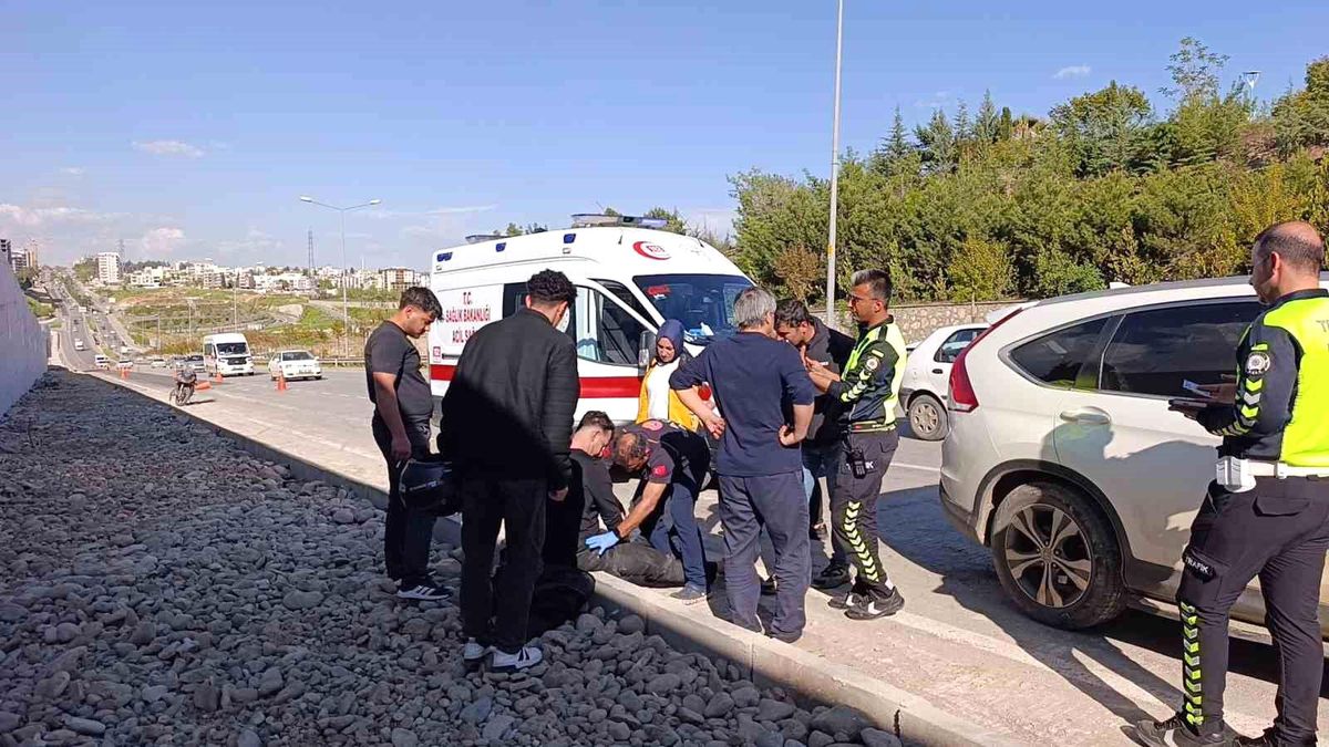Adıyaman\'da Otomobil-Motosiklet Çarpışması