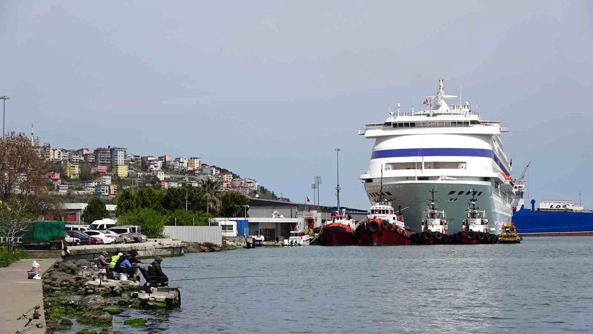 Rus Kruvaziyeri Samsun\'da
