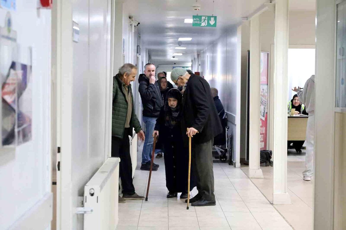 Sakarya\'da 30 yıllık evli çiftlere ücretsiz sağlık taraması hizmeti