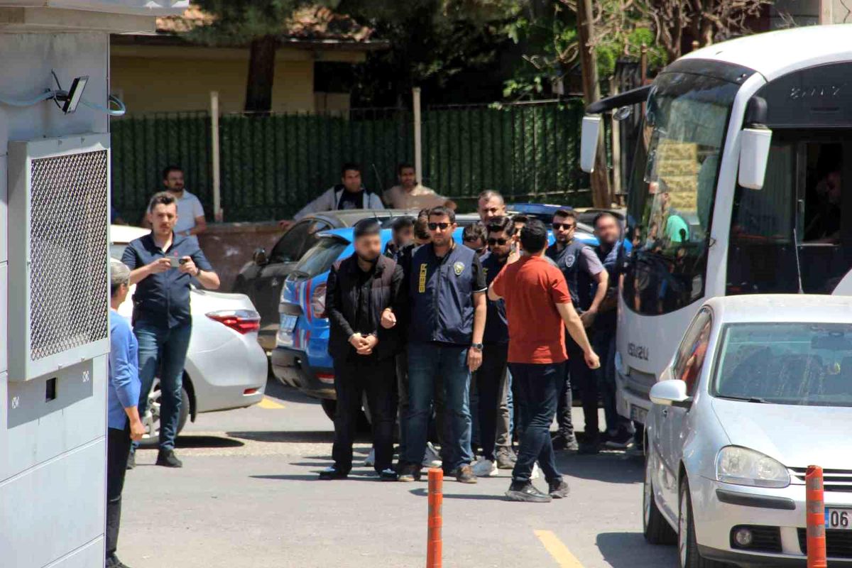 Şanlıurfa\'da 42 Şüpheli Siber Dolandırıcılıktan Gözaltında