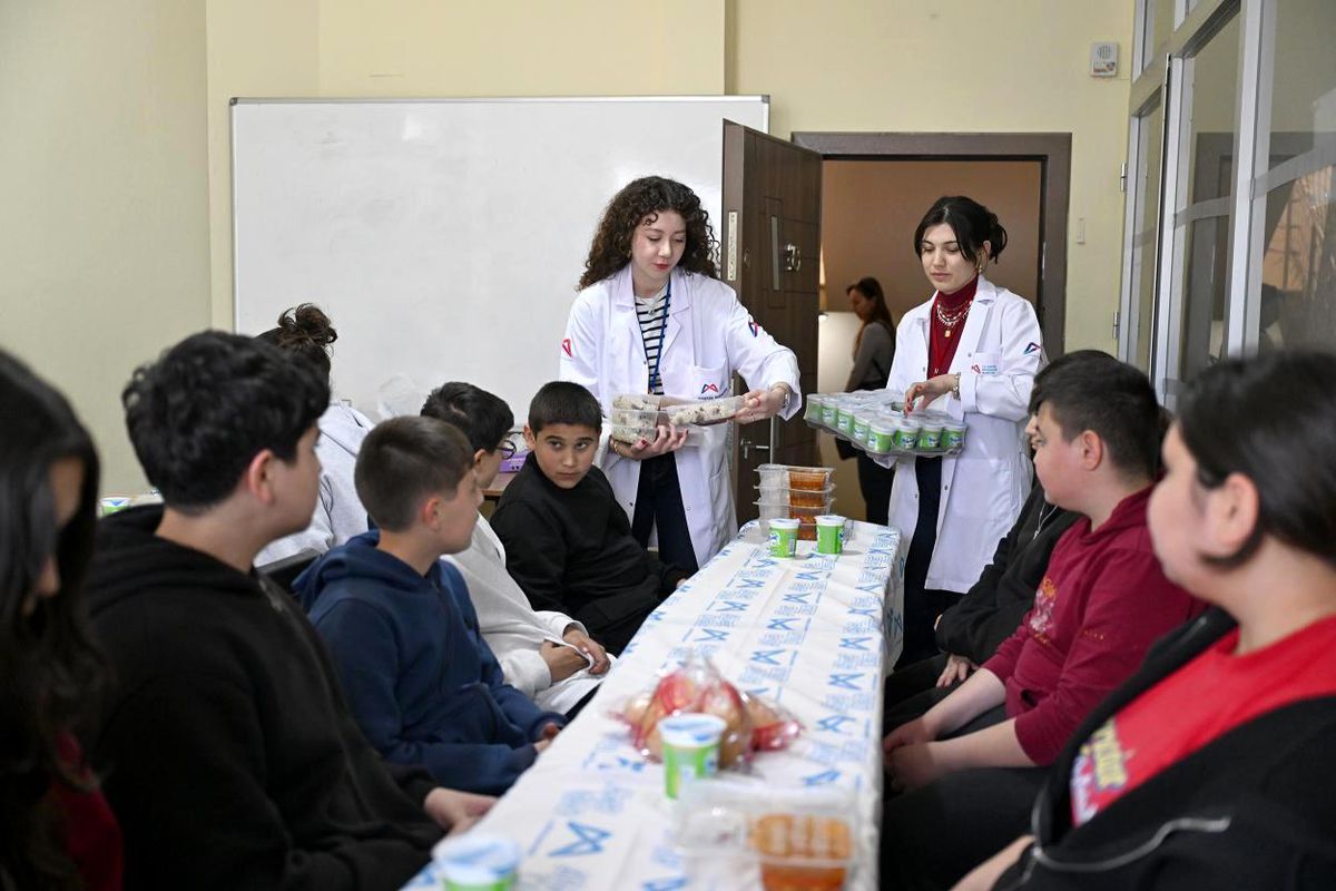 Silifke\'de aşhaneden her gün yüzlerce kişiye sıcak yemek desteği