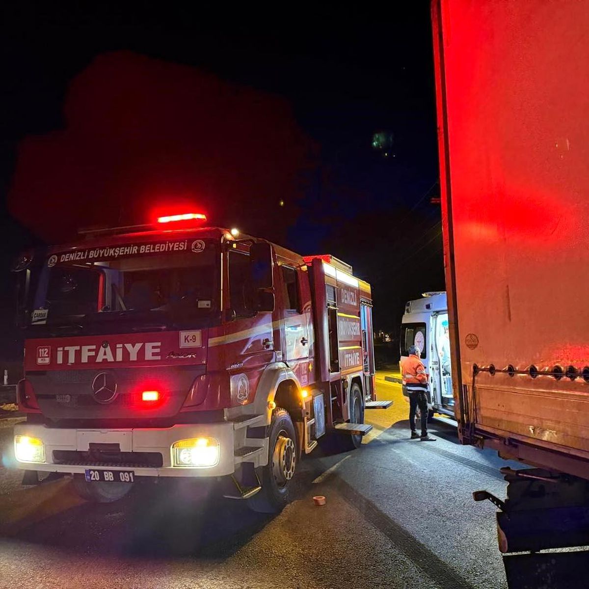 Denizli\'de Trafik Kazası: Genç Sürücü Hayatını Kaybetti