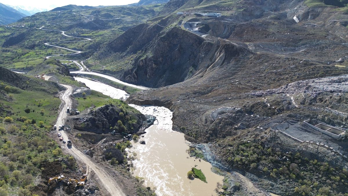Van\'da Heyelan Sonrası Ulaşım Çalışmaları