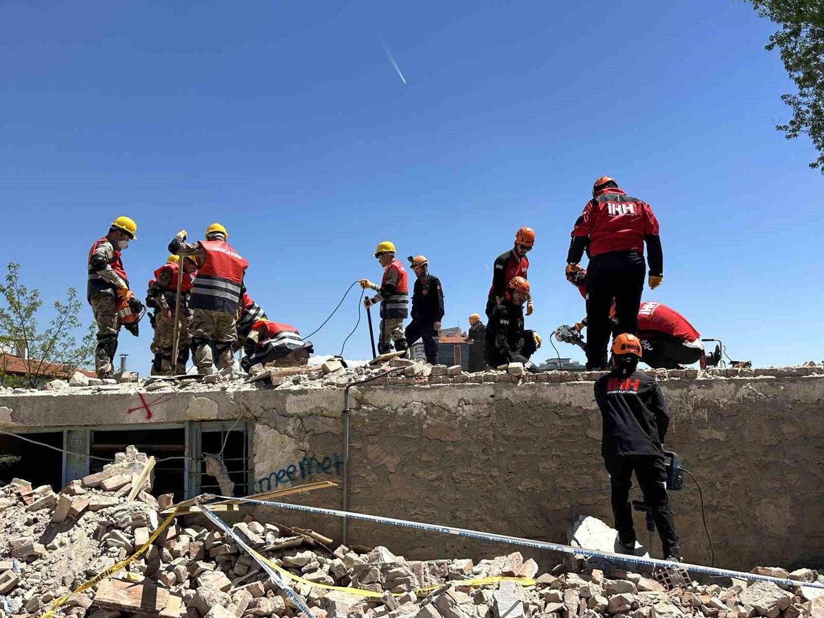 Uşak\'ta Deprem Tatbikatı