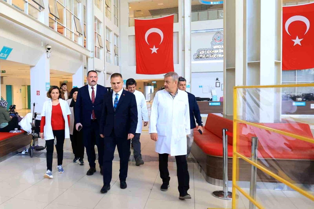 Vali Akbıyık Hastaneyi Ziyaret Etti