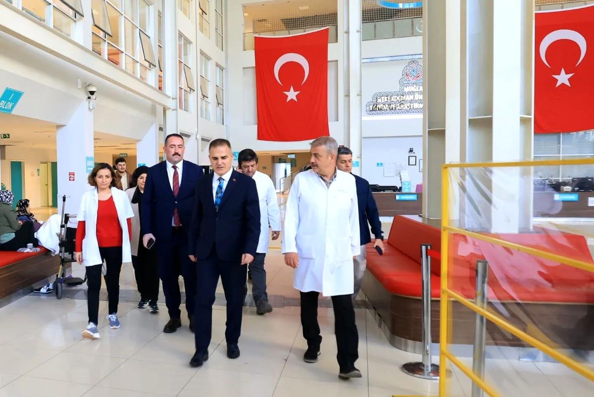 Vali Akbıyık\'tan Hastane Ziyareti
