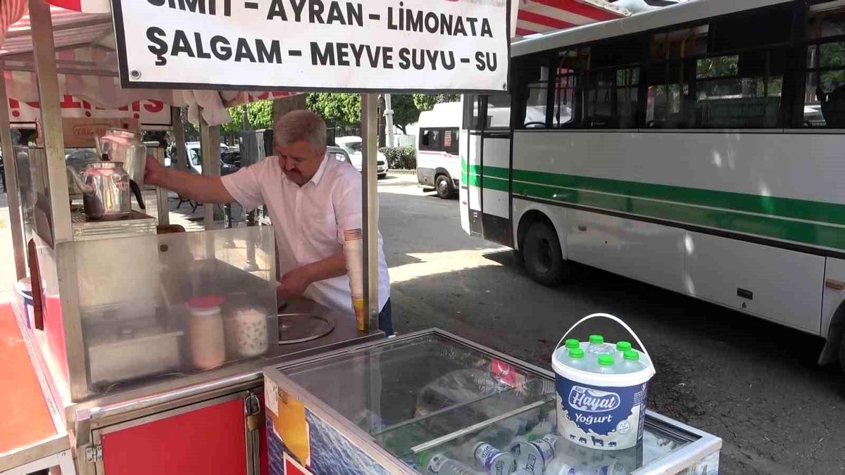 Adana\'da 1 Mayıs\'ta Çalışan İşçiler