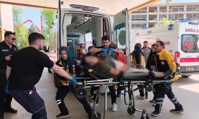 5 yıllık kin cinayetle bitti! 17 yaşındaki genç babasını döven adamı öldürdü
