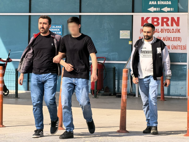 5 yıllık kin cinayetle bitti! 17 yaşındaki genç babasını döven adamı öldürdü