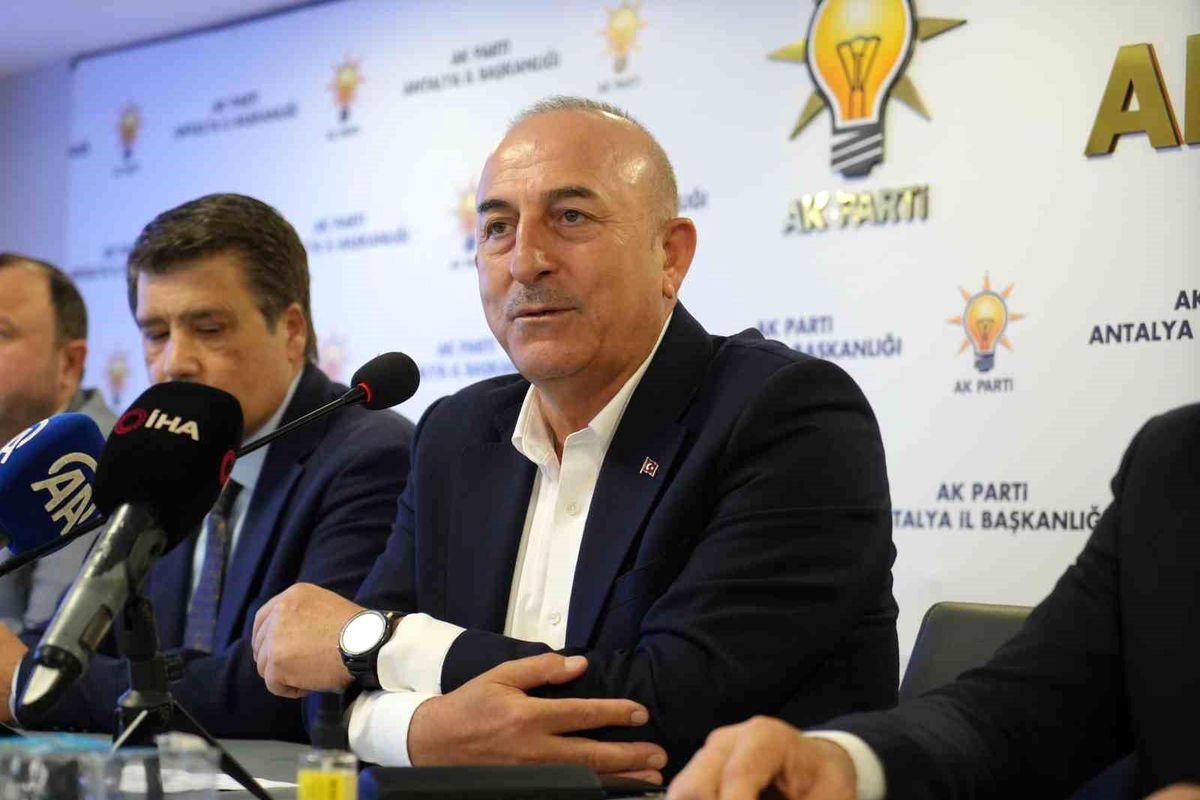 AK Partili Çavuşoğlu\'ndan Büyükşehir\'e çağrı: "Antalya\'nın imajını bozmaya hakkınız yok"
