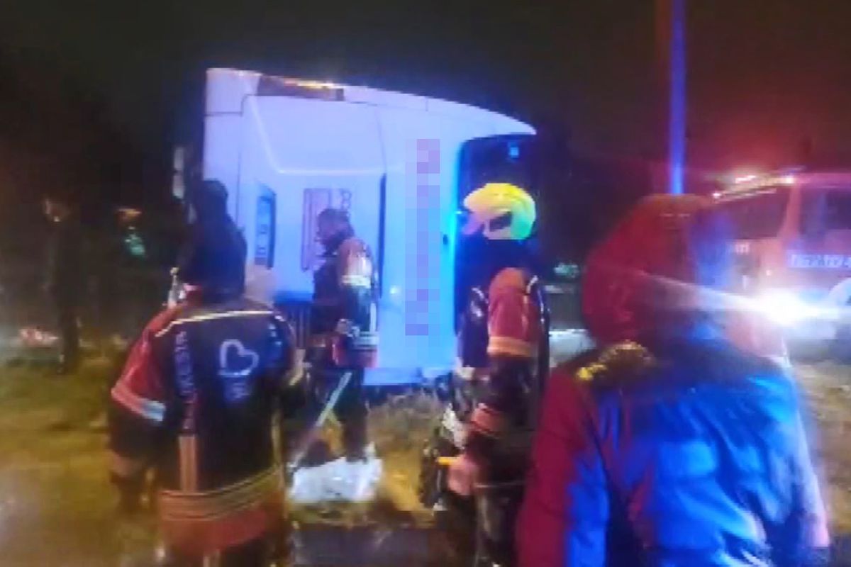 Balıkesir\'de yolcu otobüsü devrildi! 3 kişi öldü, 31 kişi yaralandı