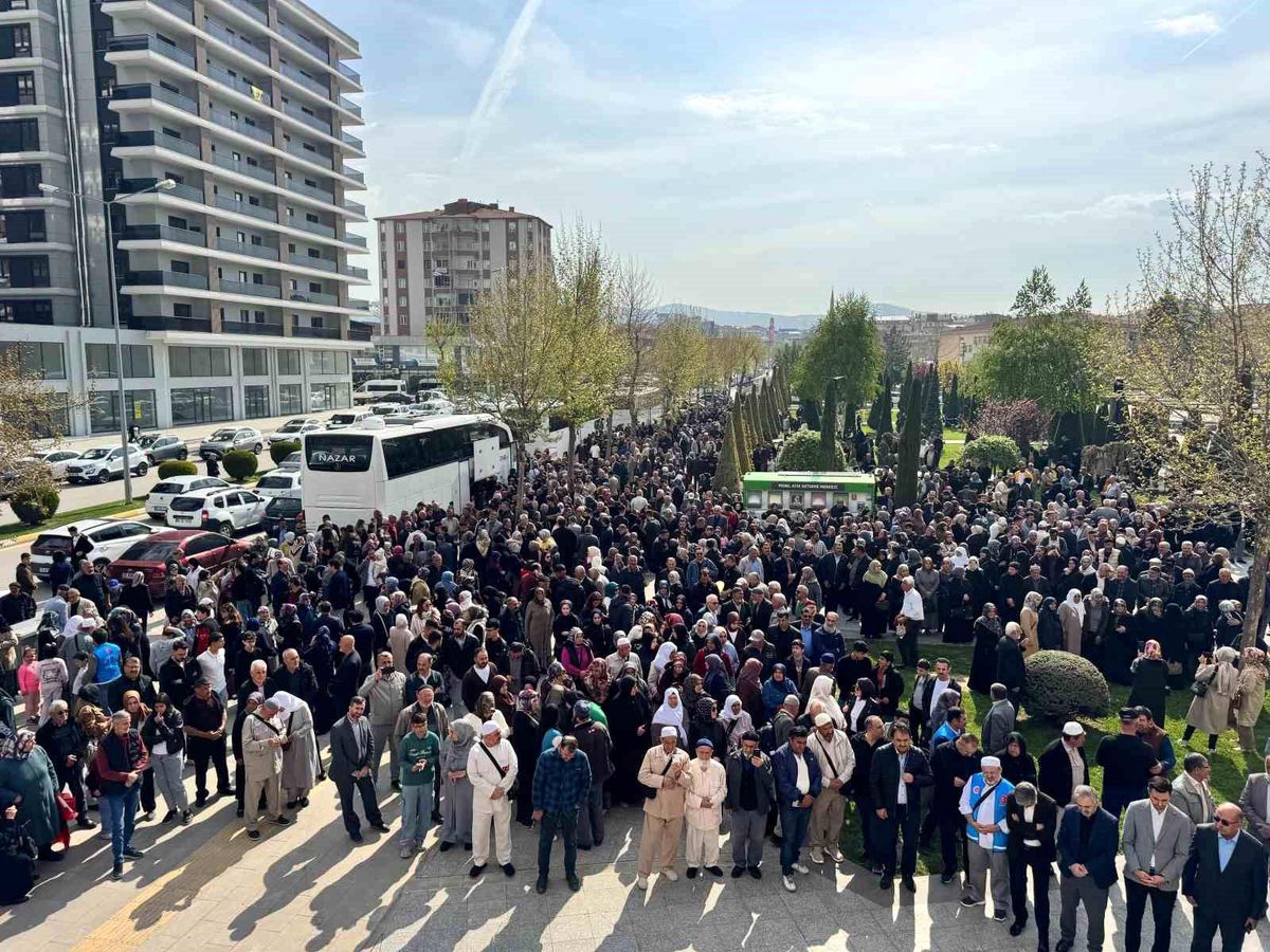 Çorum\'da 325 hacı adayı dualarla uğurlandı