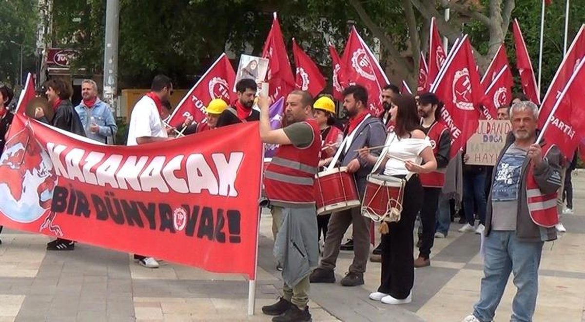Denizli\'de 1 Mayıs\'ta binlerce kişi meydanlardan yürüdü