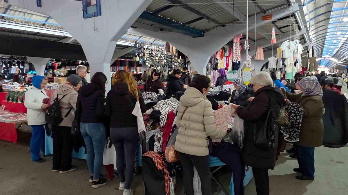 Edirne\'de Balkan Pazarı yeniden açıldı: Esnaf umutlu