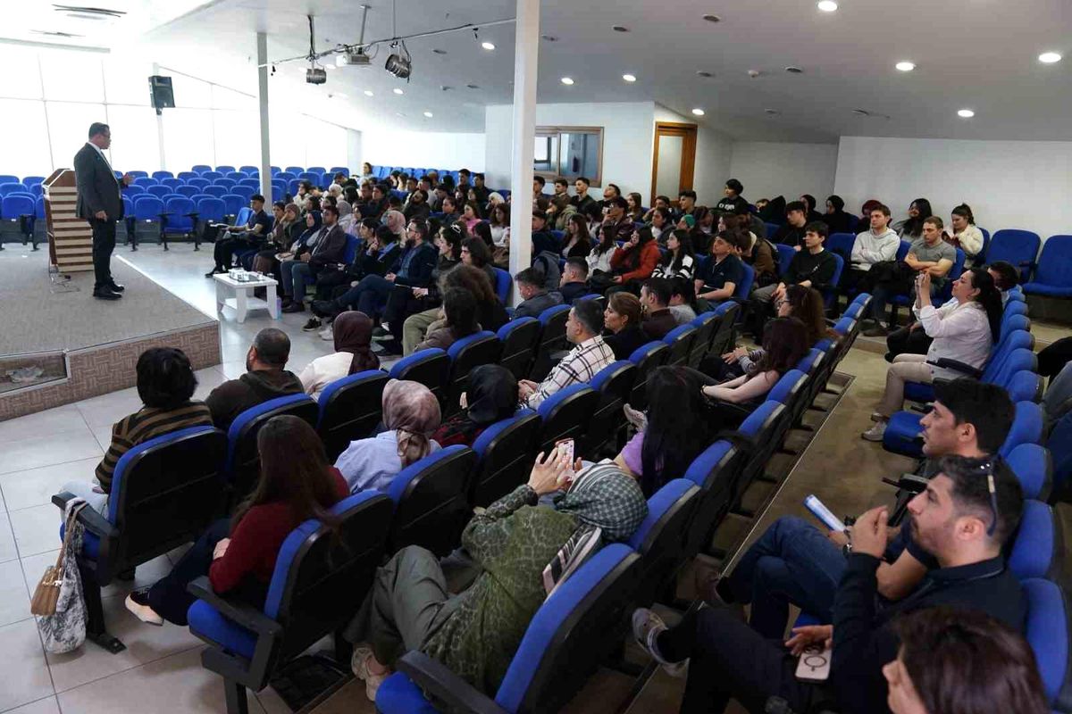 Esenyurt\'ta gençlere yapay zeka çağında kariyer rehberliği