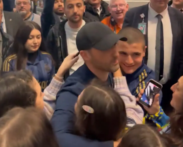 Fener taraftarını kahreden görüntü! Ağlaya ağlaya gitti