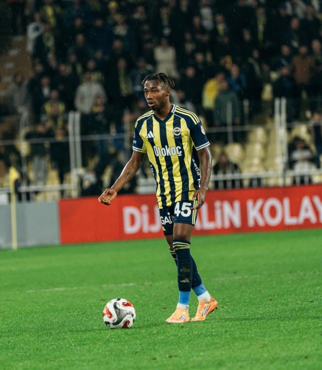 Fenerbahçe'ye bir kötü haber daha! Yıldız isim ameliyat olacak