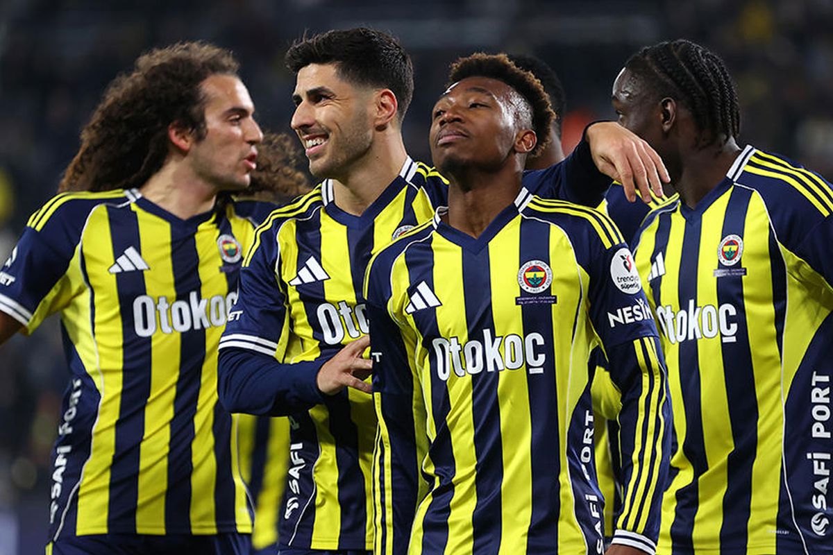 Fenerbahçe'ye bir kötü haber daha! Yıldız isim ameliyat olacak