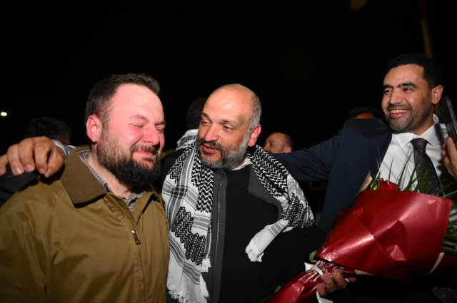 İsrail'in alıkoyduğu Küresel Sumud Filosu aktivistlerini taşıyan uçak İstanbul'a iniş yaptı