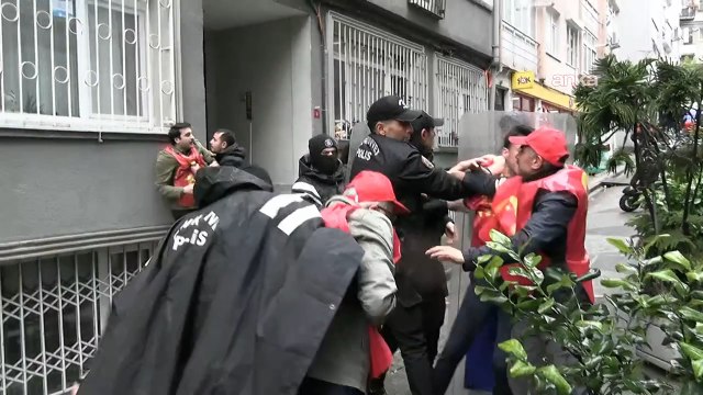 İstanbul'da 1 Mayıs: 366 kişi gözaltına alındı, 3 metro durağı kapatıldı