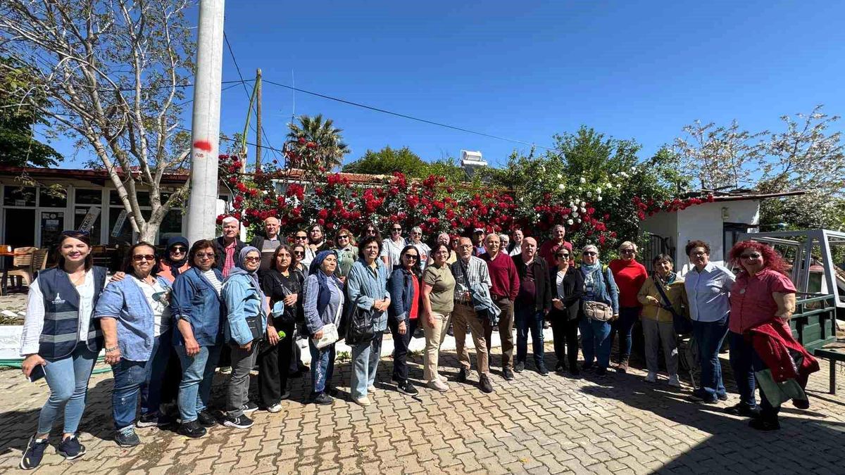 İzmir Büyükşehir Belediyesi\'nden emeklilere özel gezi programı
