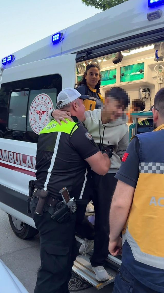 Kaza yapıp yakalanan motosiklet sürücüsü, kesilen cezayı duyunca polise sarılıp ağladı