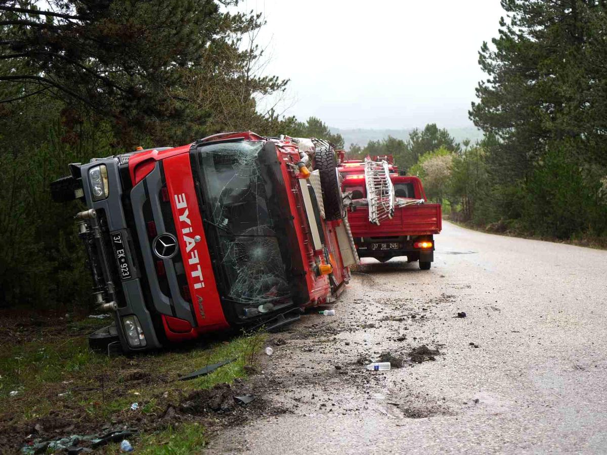 Kastamonu\'da yangın ihbarına giden itfaiye aracı kaza yaptı: 3 yaralı