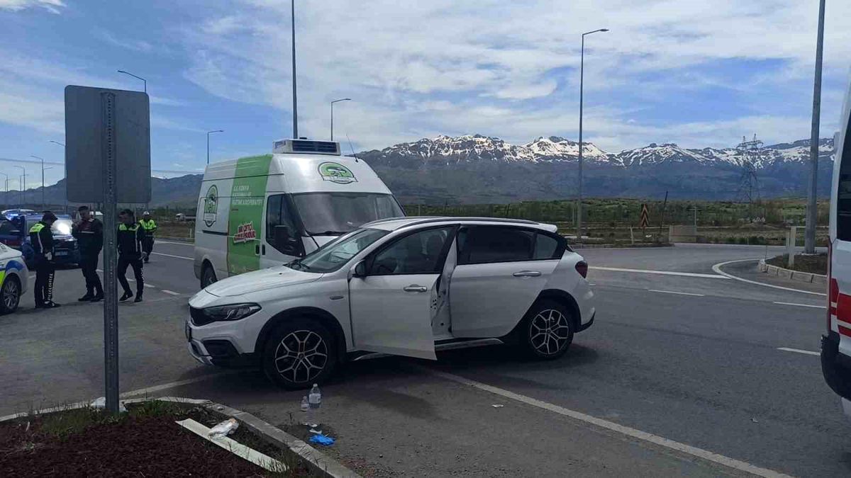 Konya\'da Trafik Kazası: 4 Yaralı