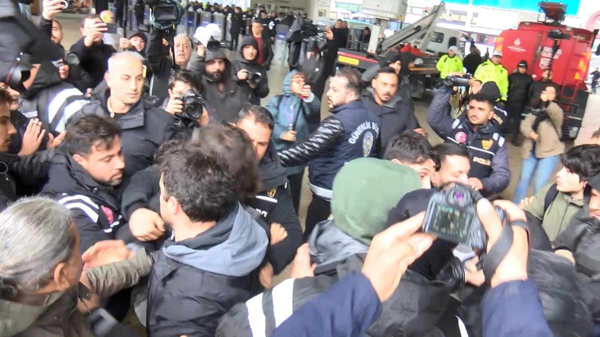 Mecidiyeköy\'de 1 Mayıs Gösterisine Polis Müdahalesi