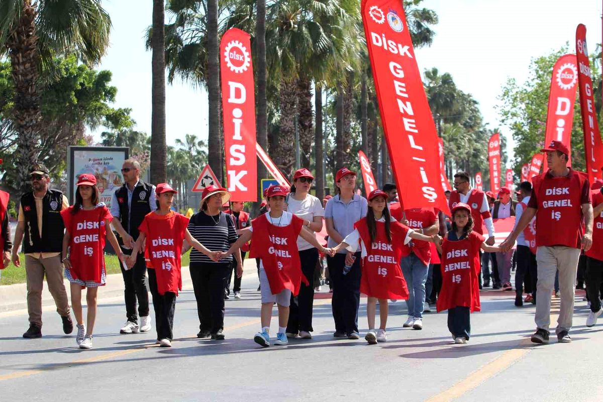 Mersin\'de 1 Mayıs coşkuyla kutlandı